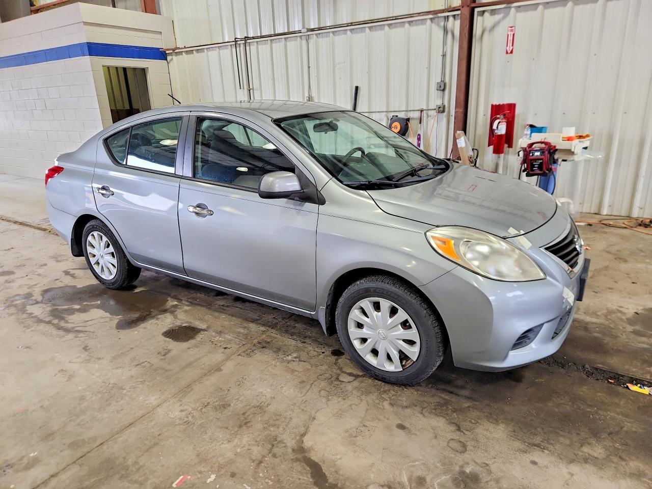 Nissan Versa 1.6 S