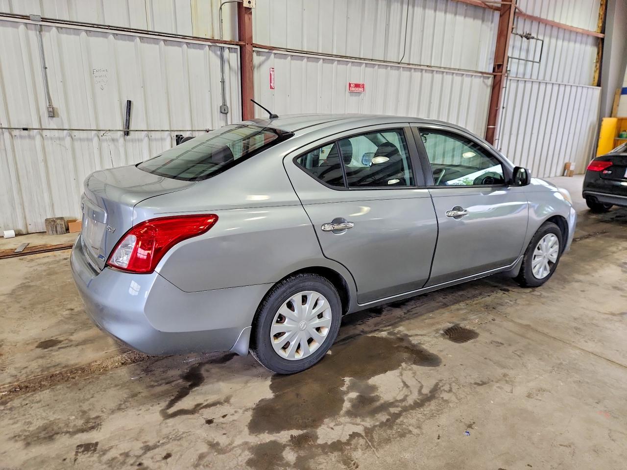 Nissan Versa 1.6 S