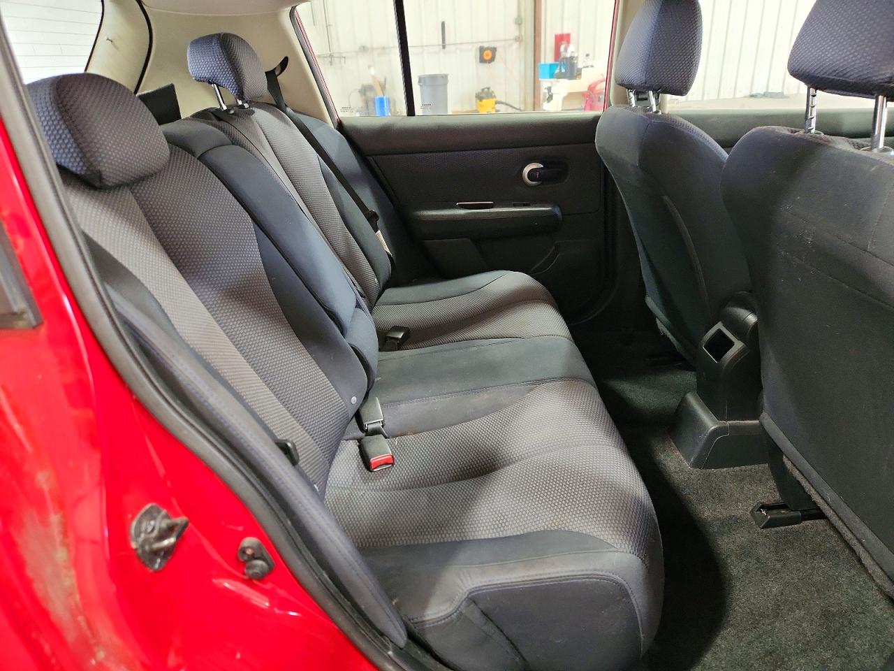 Nissan Versa 1.8 S