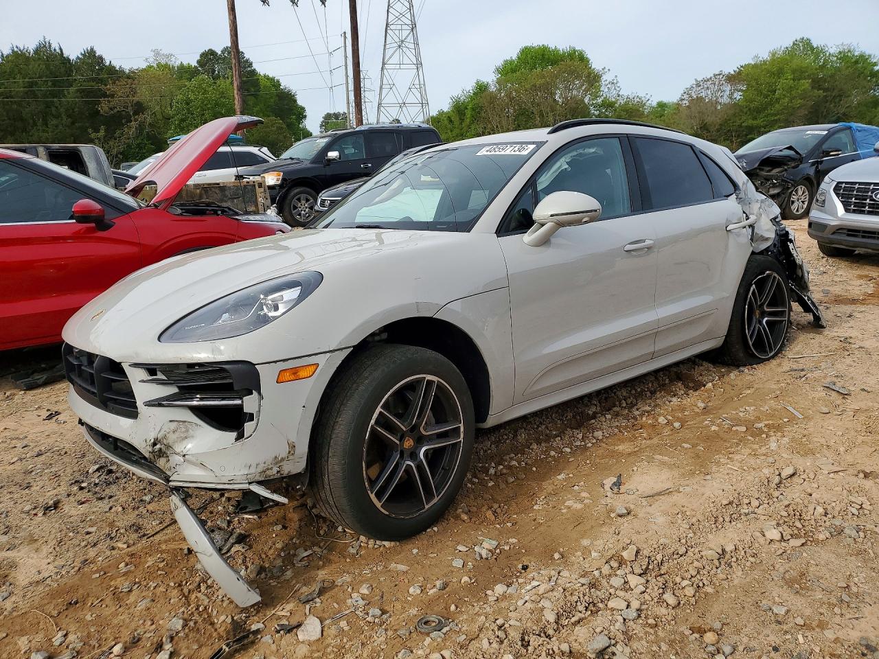 Salvage Porsche Macan Image