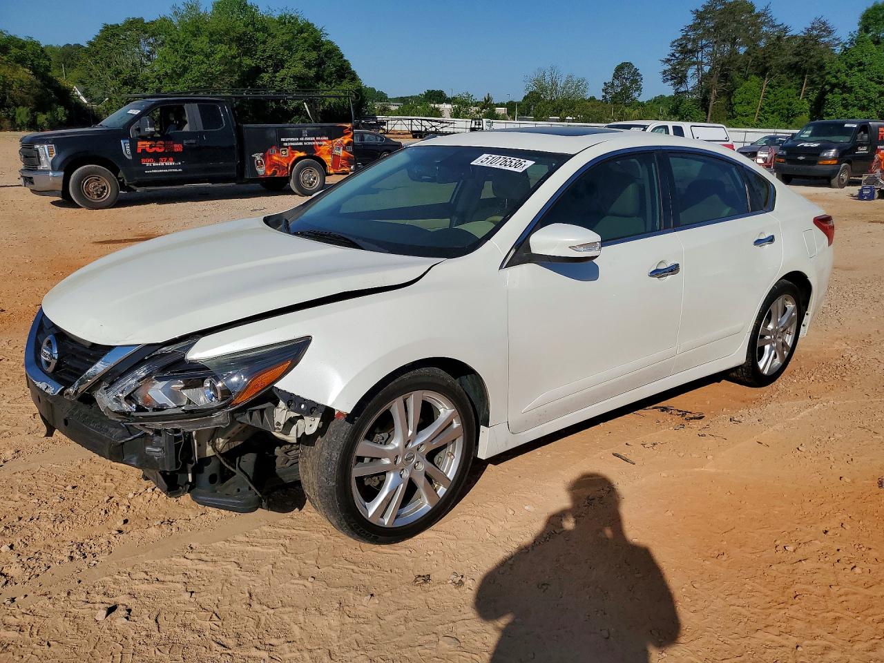 Salvage Nissan Altima Image