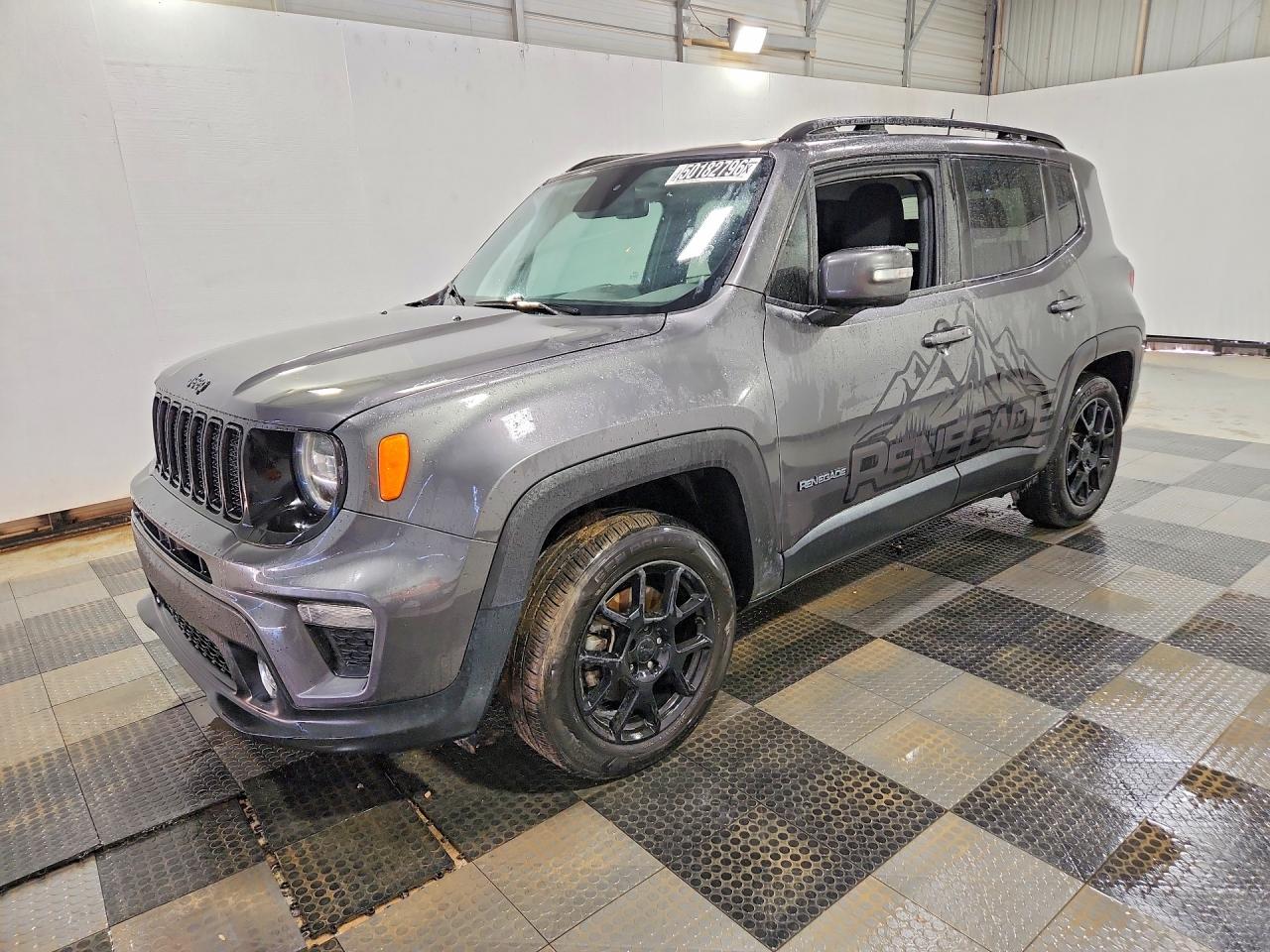 Salvage Jeep Renegade Image