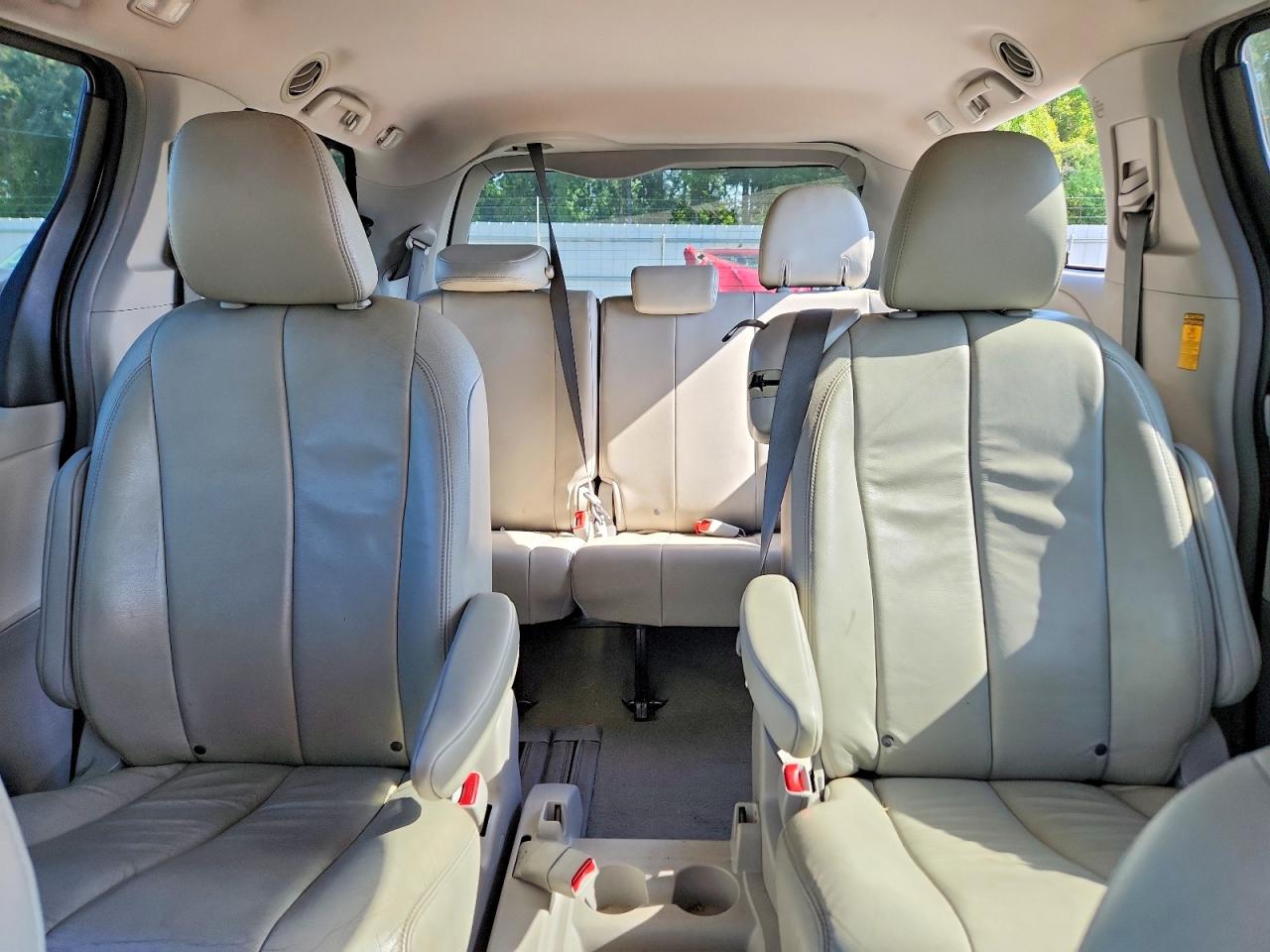 Toyota Sienna Xle 8-passenger