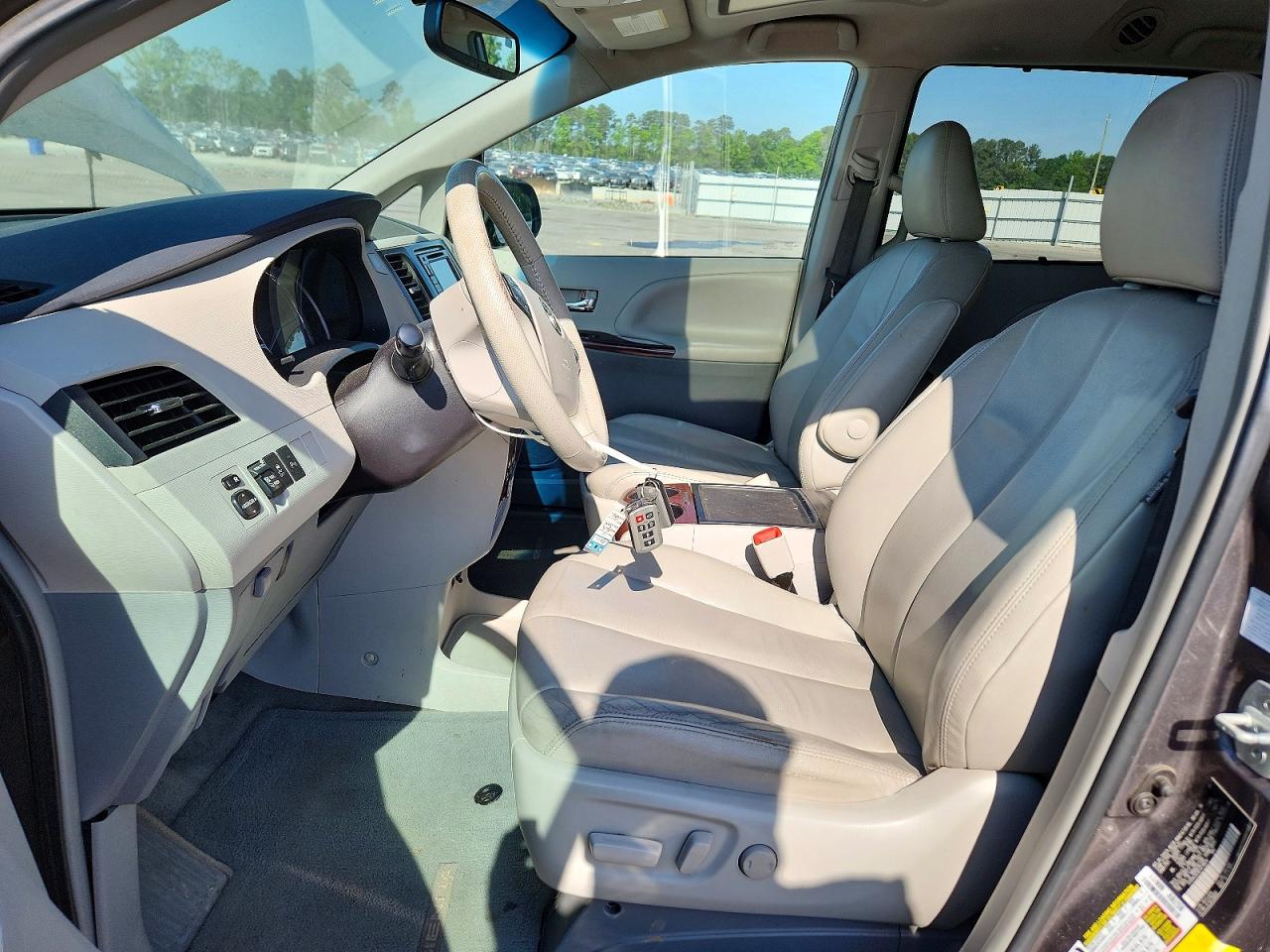 Toyota Sienna Xle 8-passenger