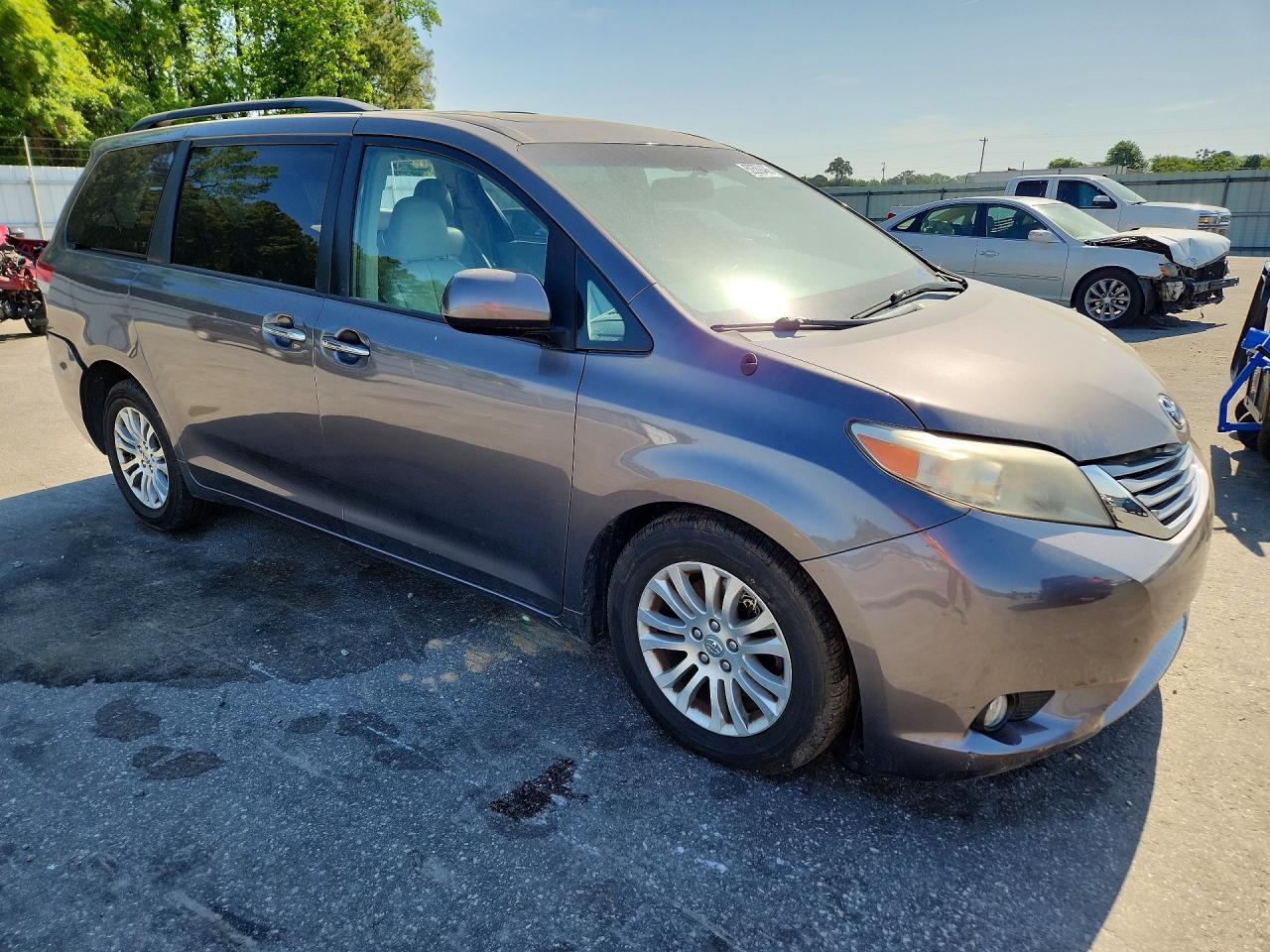 Toyota Sienna Xle 8-passenger