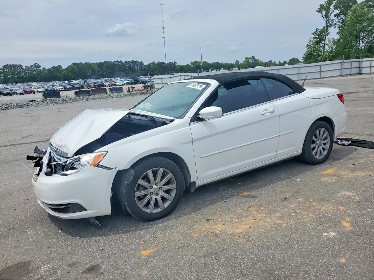 Salvage Chrysler 200 Image