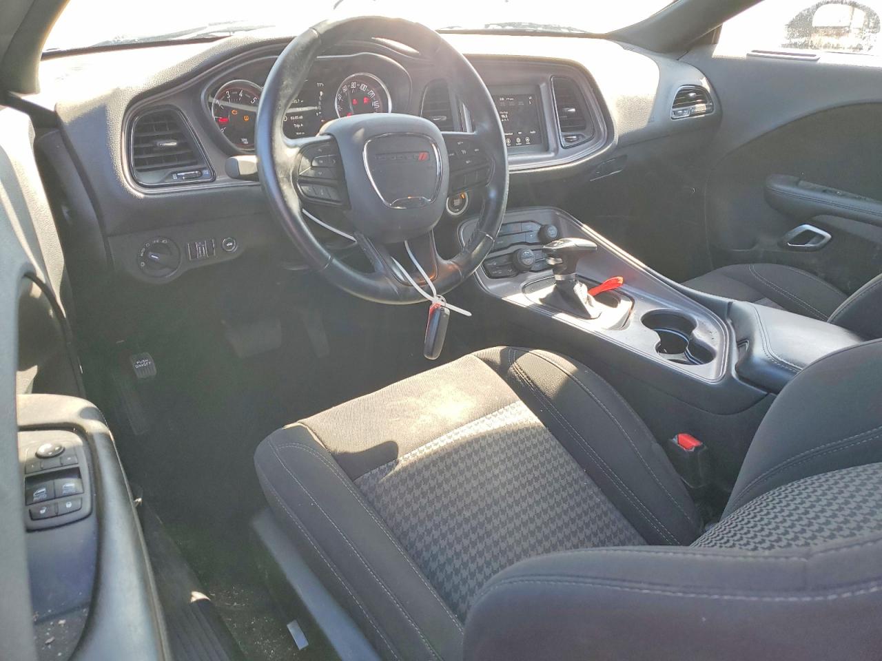 Dodge Challenger Sxt