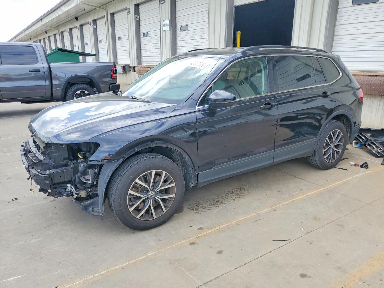 Salvage Volkswagen Tiguan Image