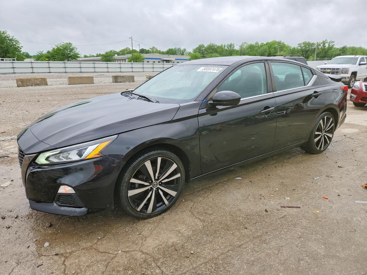 Salvage Nissan Altima Image