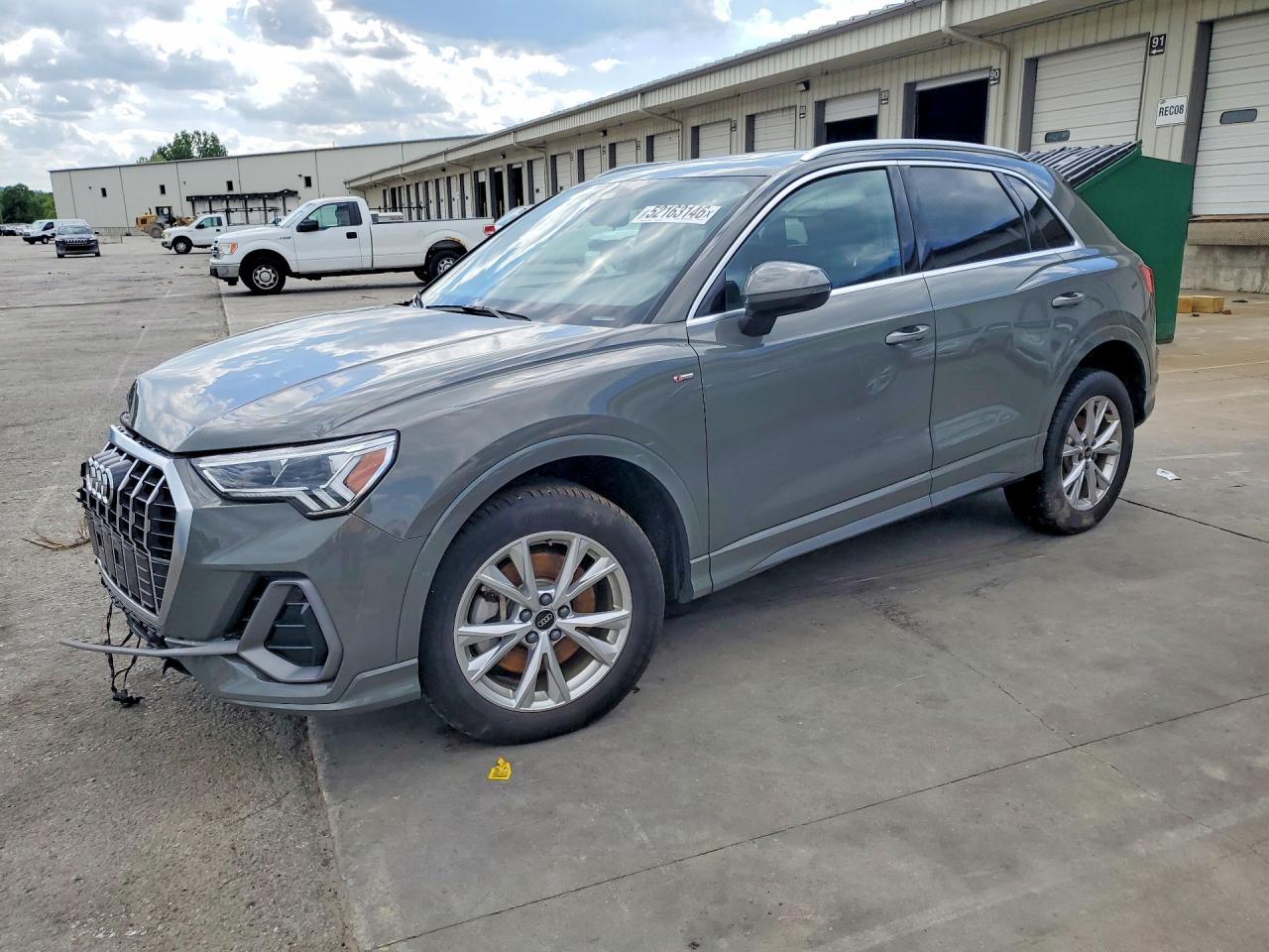 Salvage Audi Q3 Image