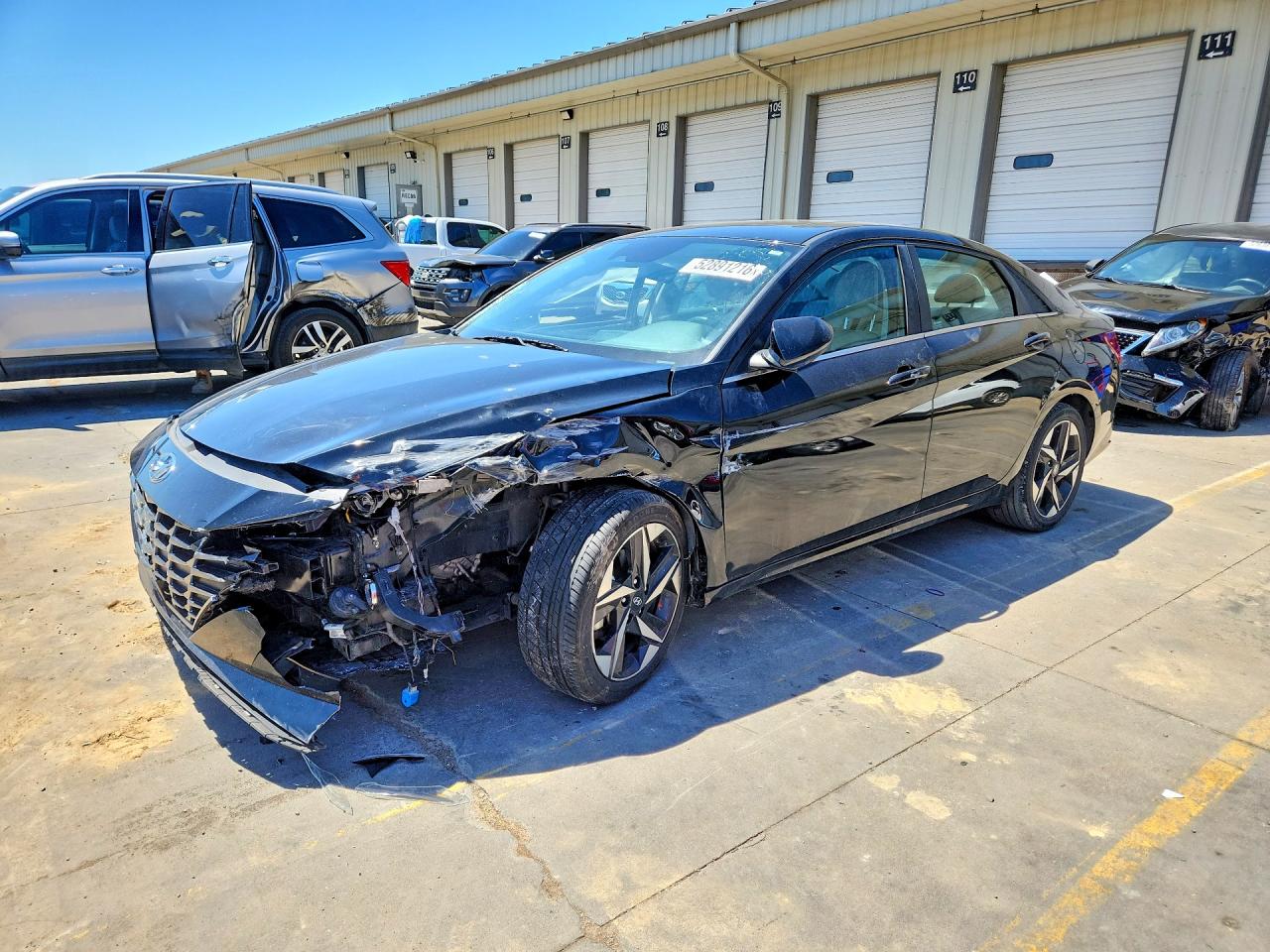 Salvage Hyundai ELANTRA Image