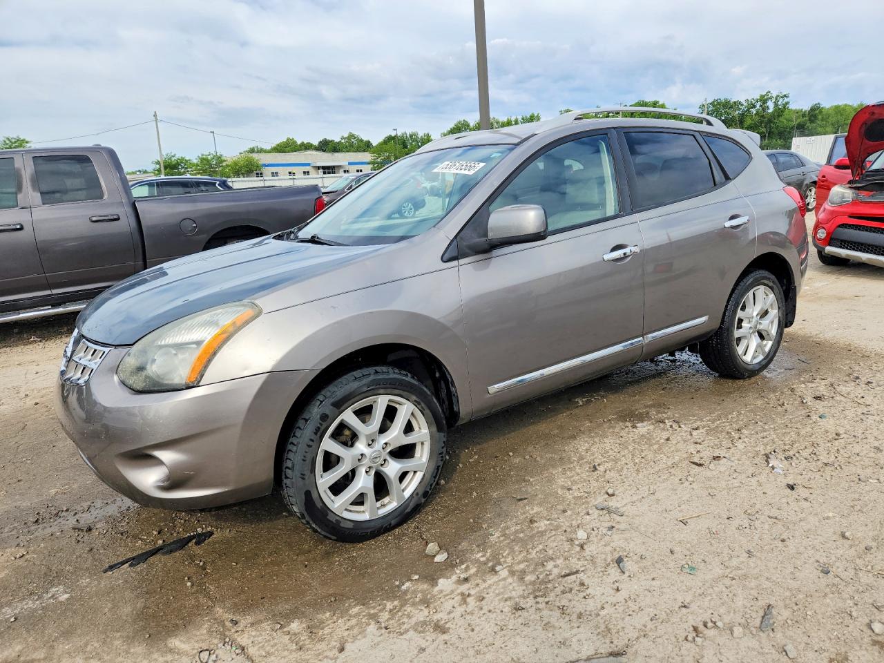 Salvage Nissan Rogue Image