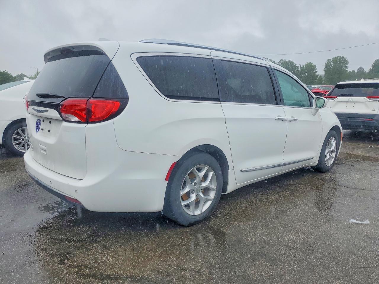 Chrysler Pacifica Touring L