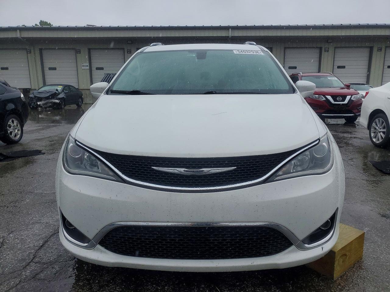 Chrysler Pacifica Touring L
