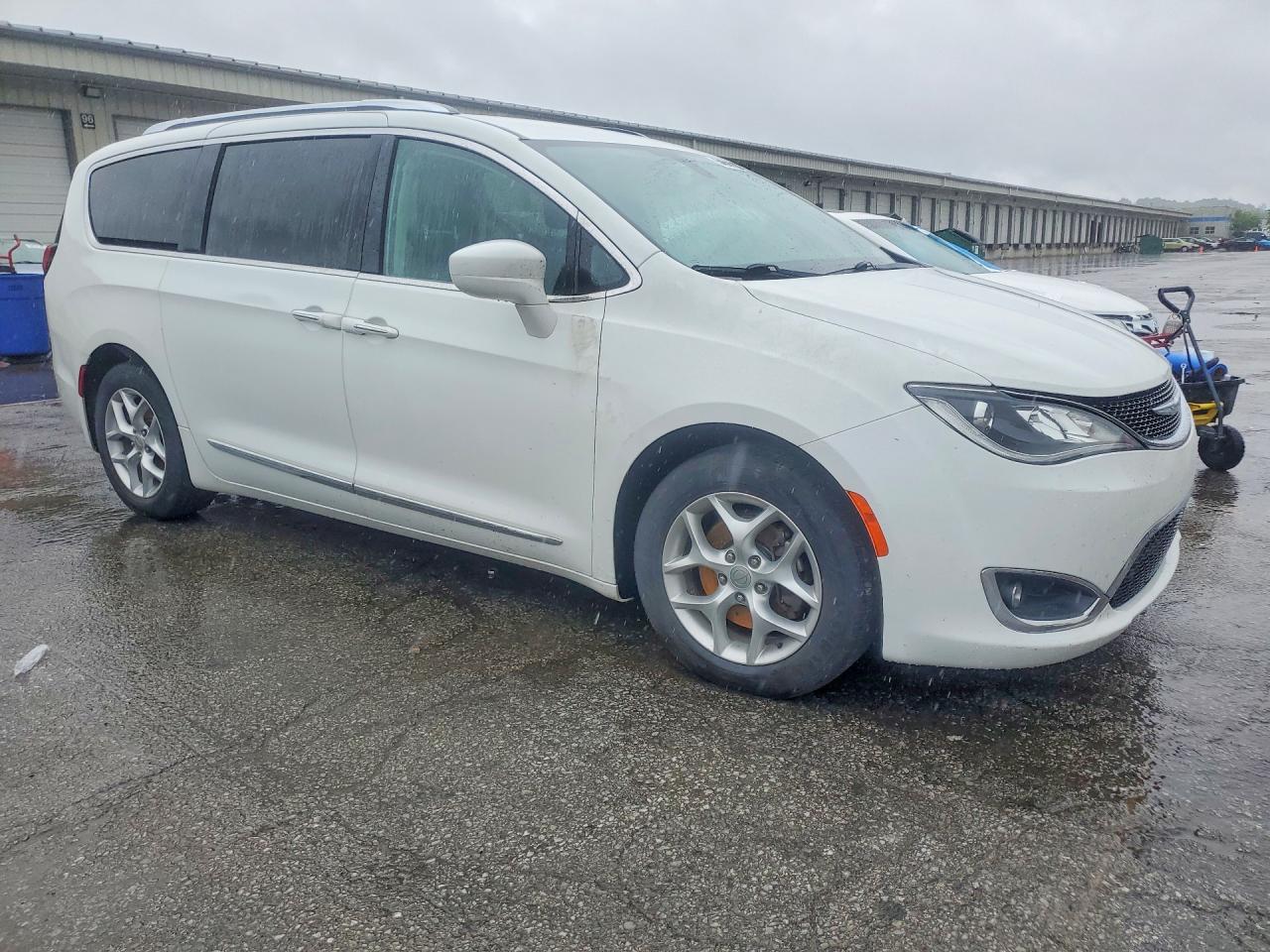 Chrysler Pacifica Touring L