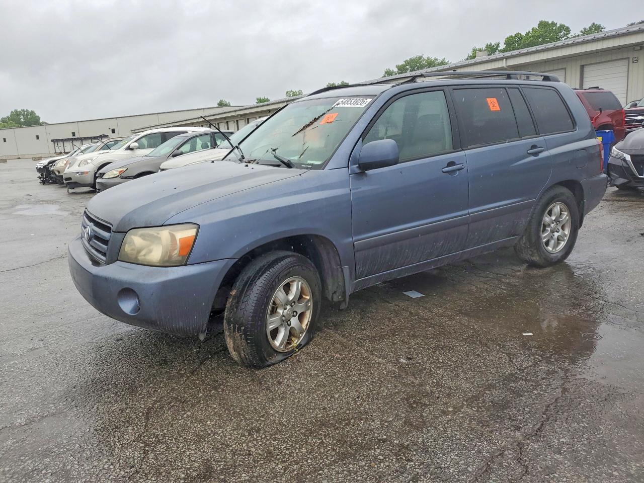 Salvage Toyota Highlander Image