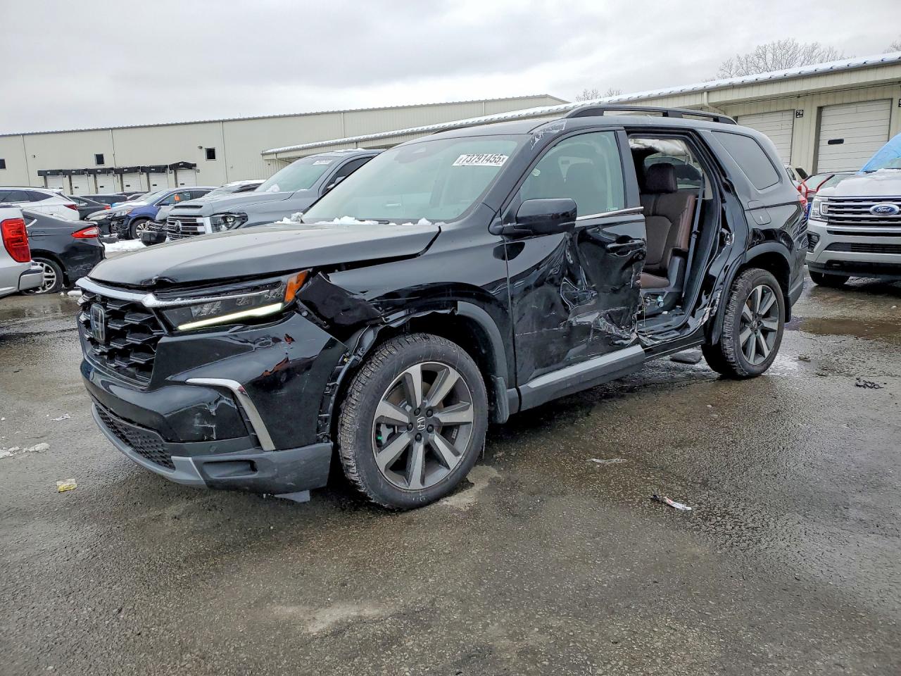 Salvage Honda Pilot Image
