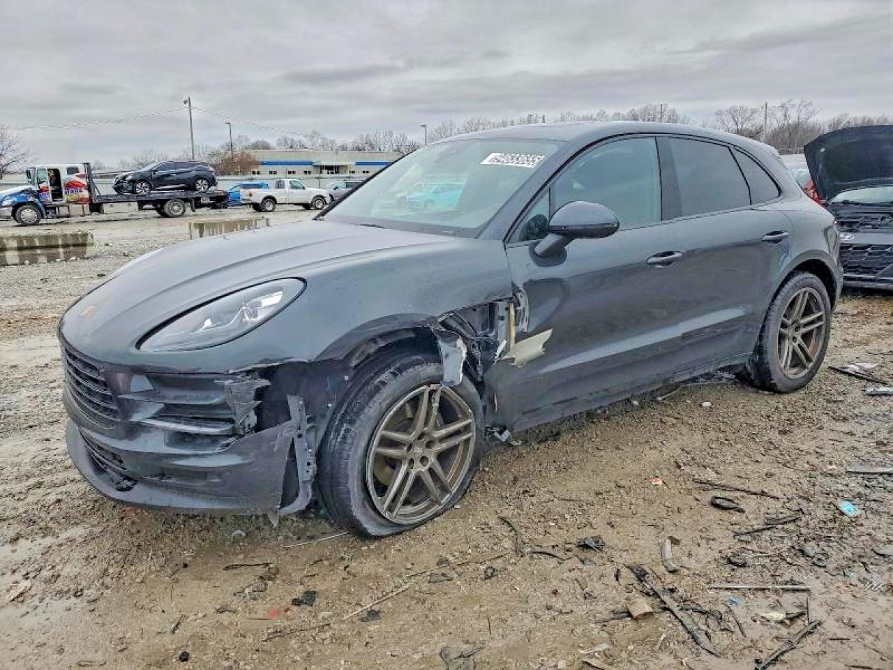 Salvage Porsche Macan Image