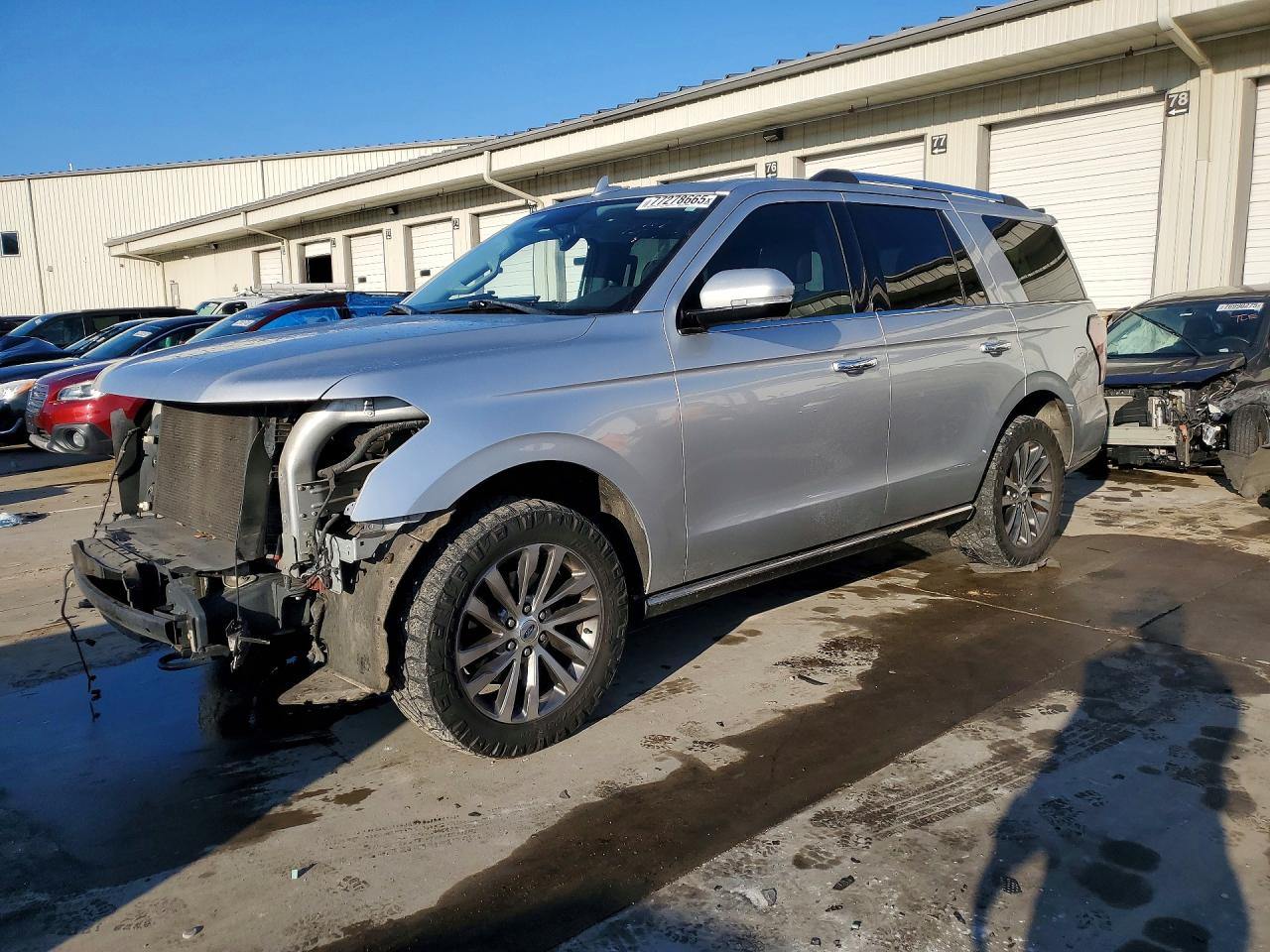 Salvage Ford Expedition Image