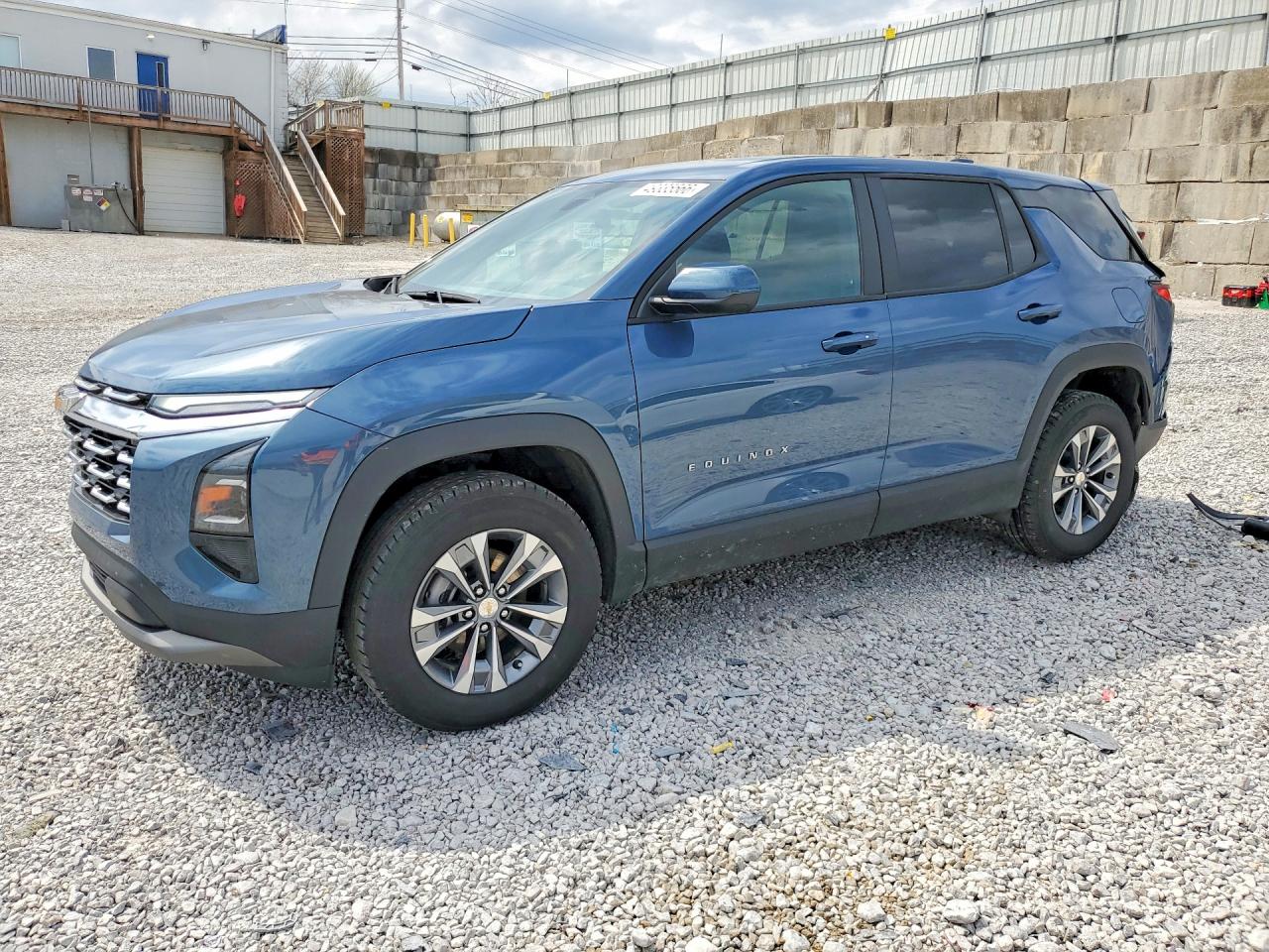 Salvage Chevrolet Equinox Image