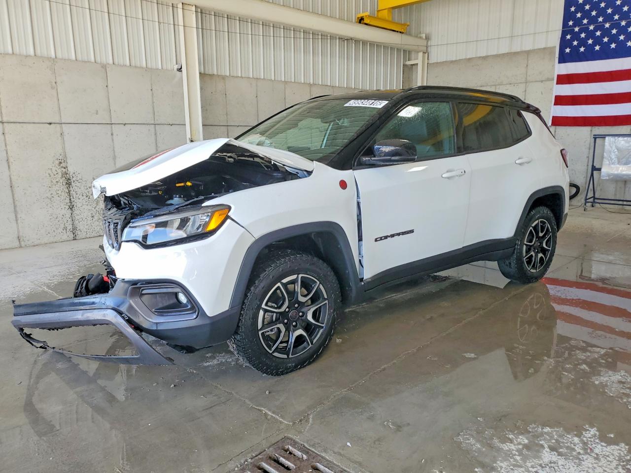 Salvage Jeep Compass Image