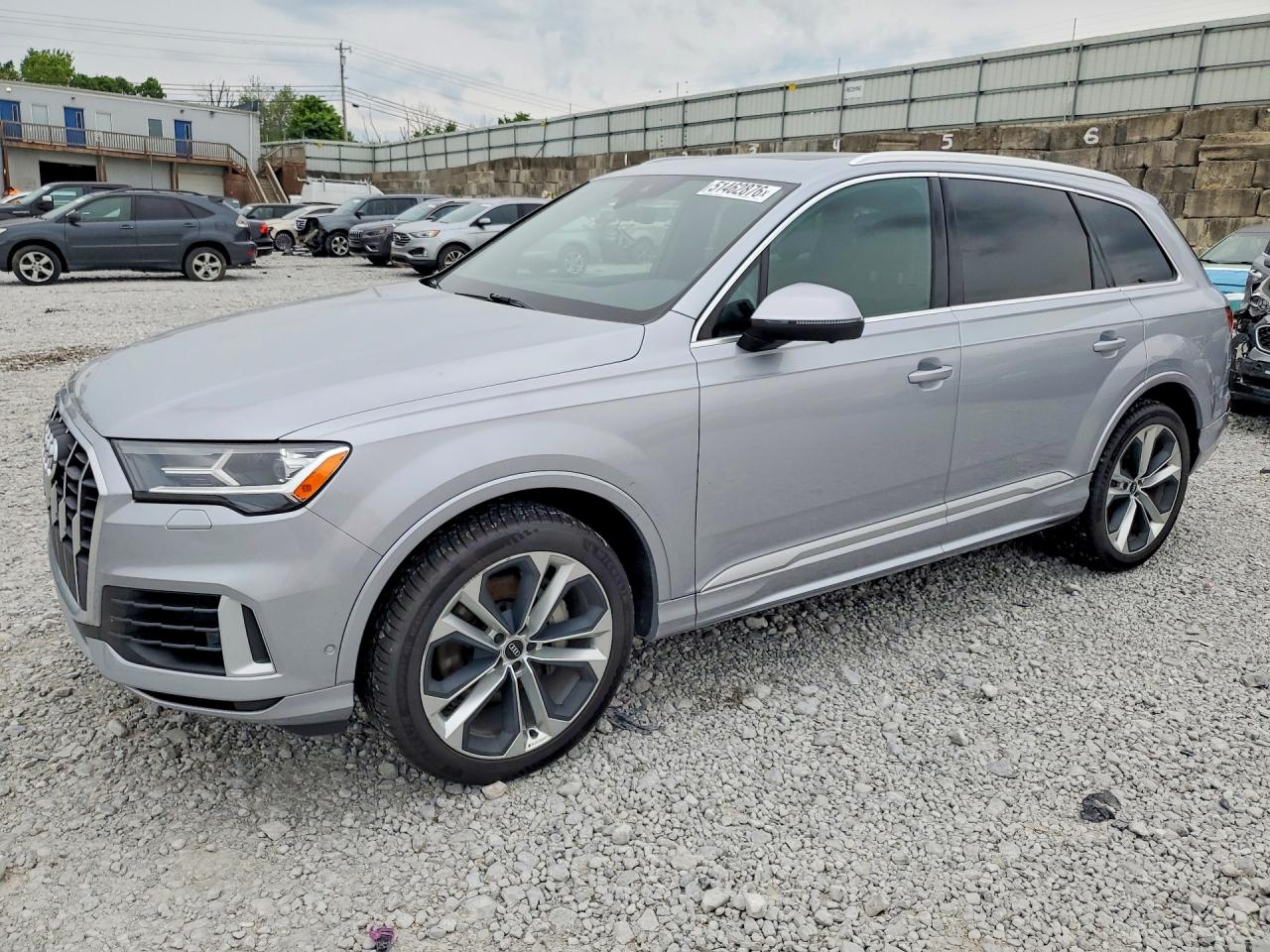 Salvage Audi Q7 Image