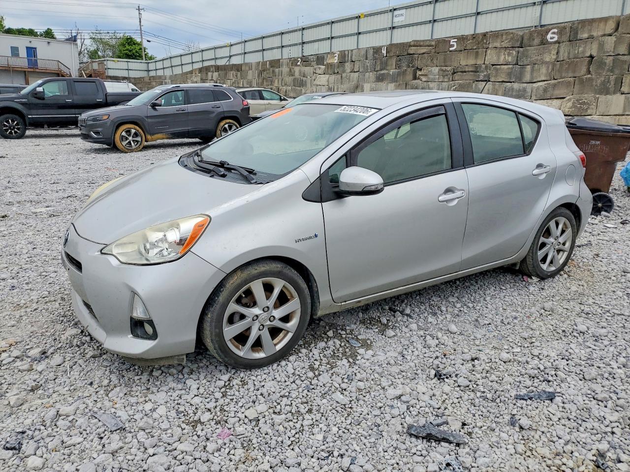 Salvage Toyota Prius Image