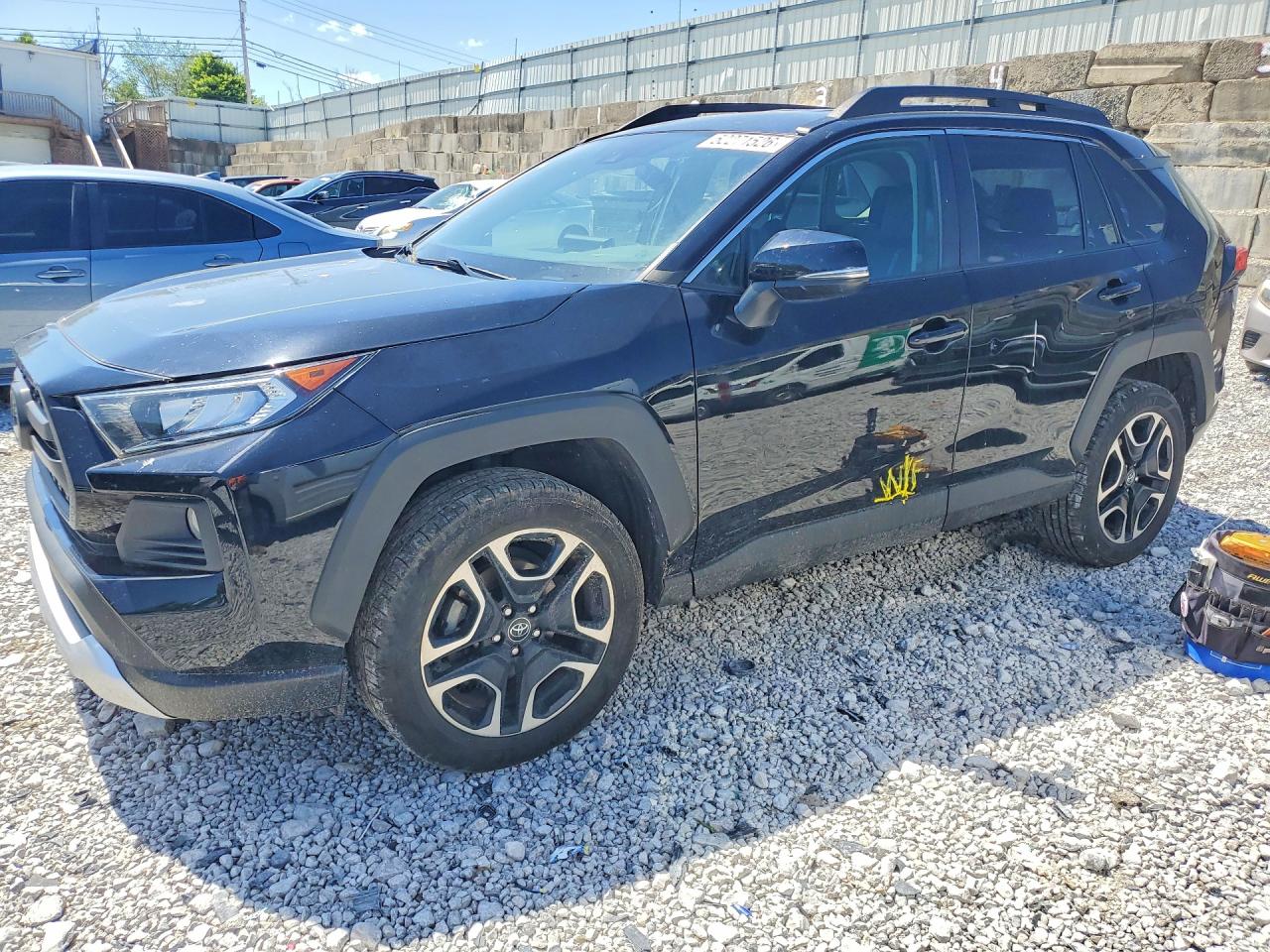 Salvage Toyota RAV4 Image
