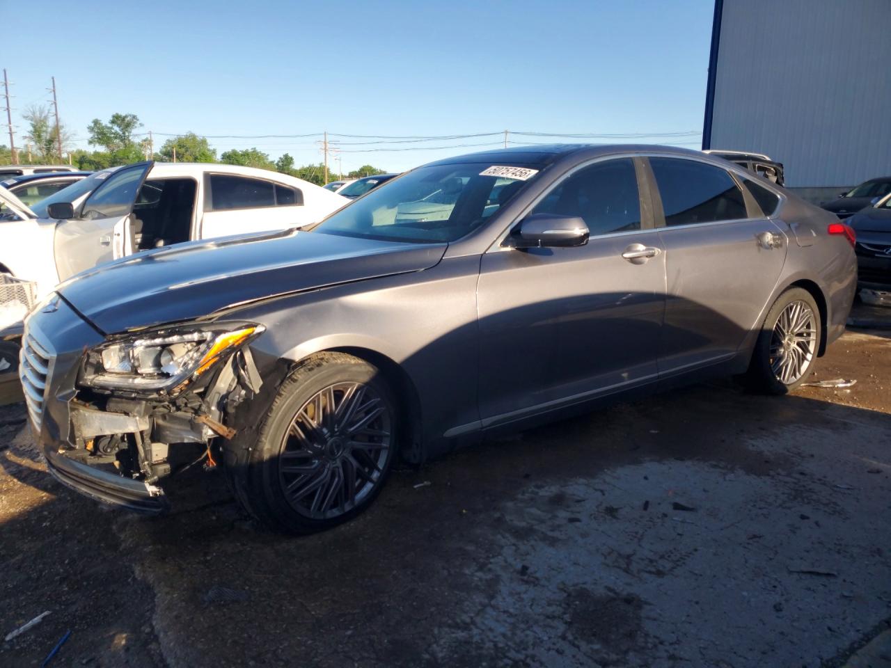 Salvage Hyundai Genesis Image
