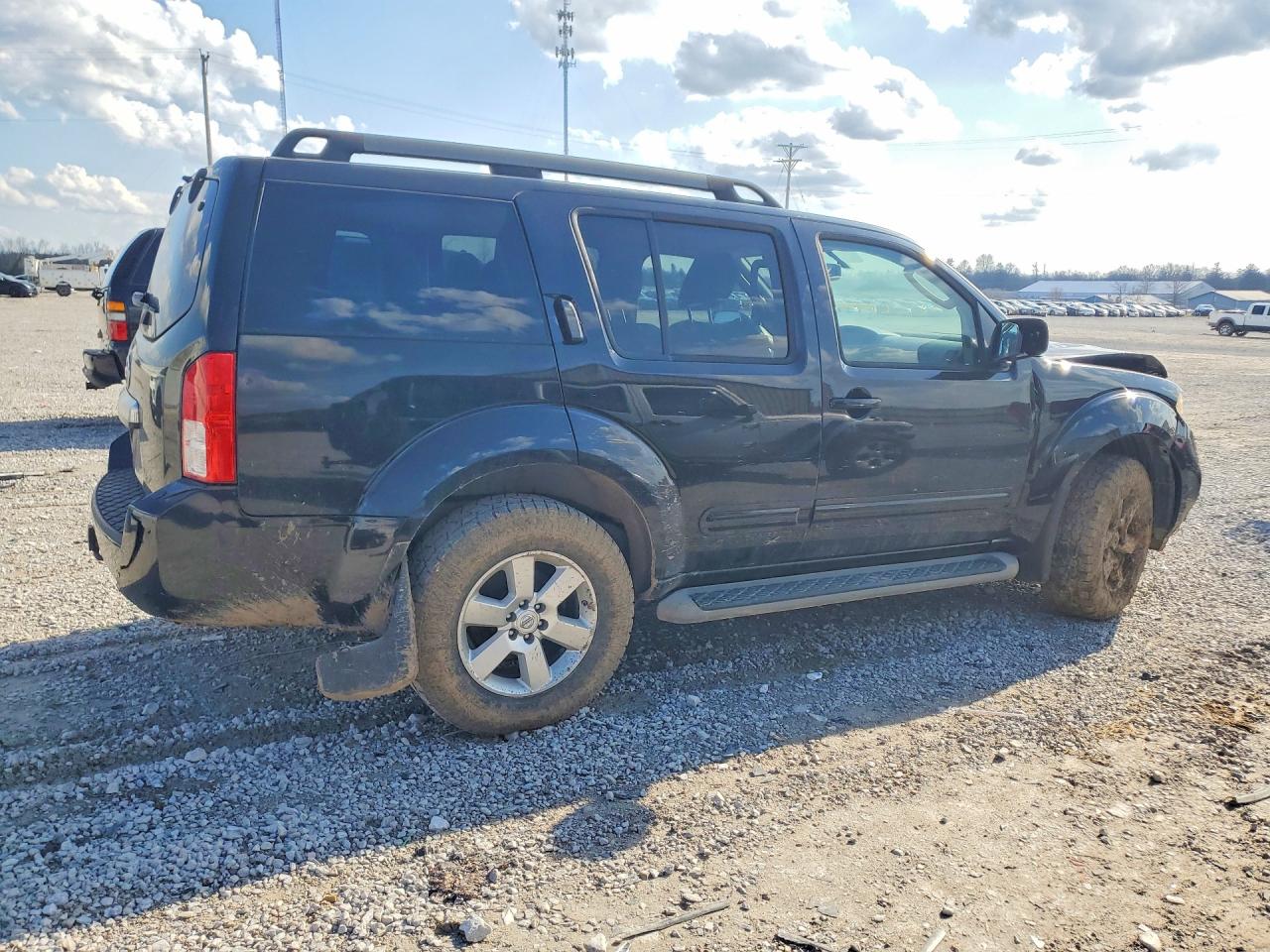 Nissan Pathfinder S