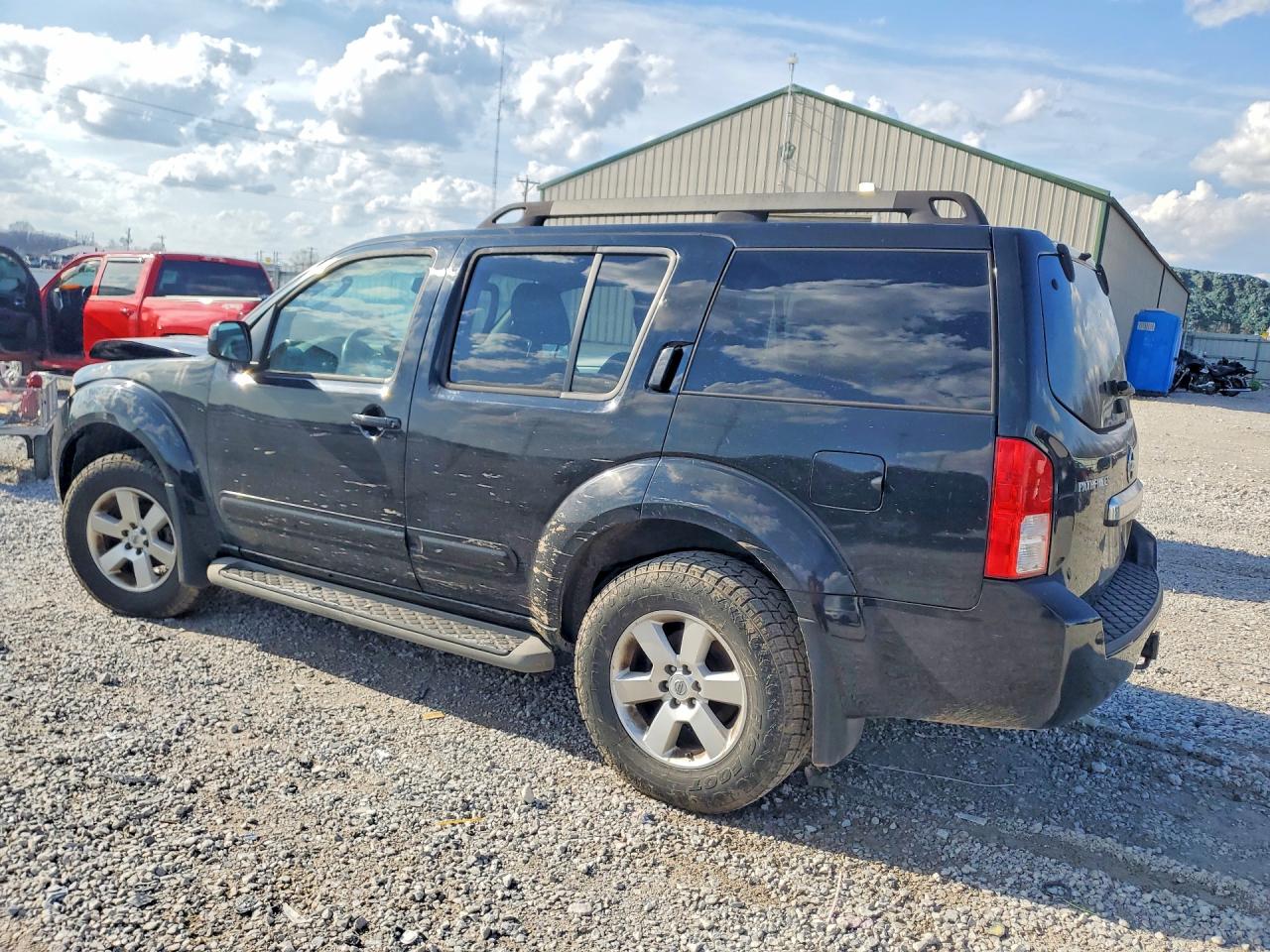 Nissan Pathfinder S