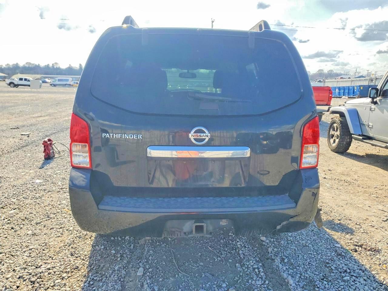Nissan Pathfinder S