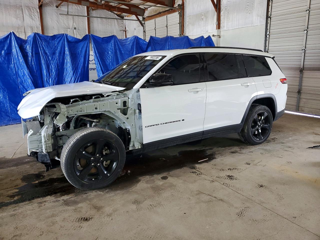 Salvage Jeep Grand Cherokee Image