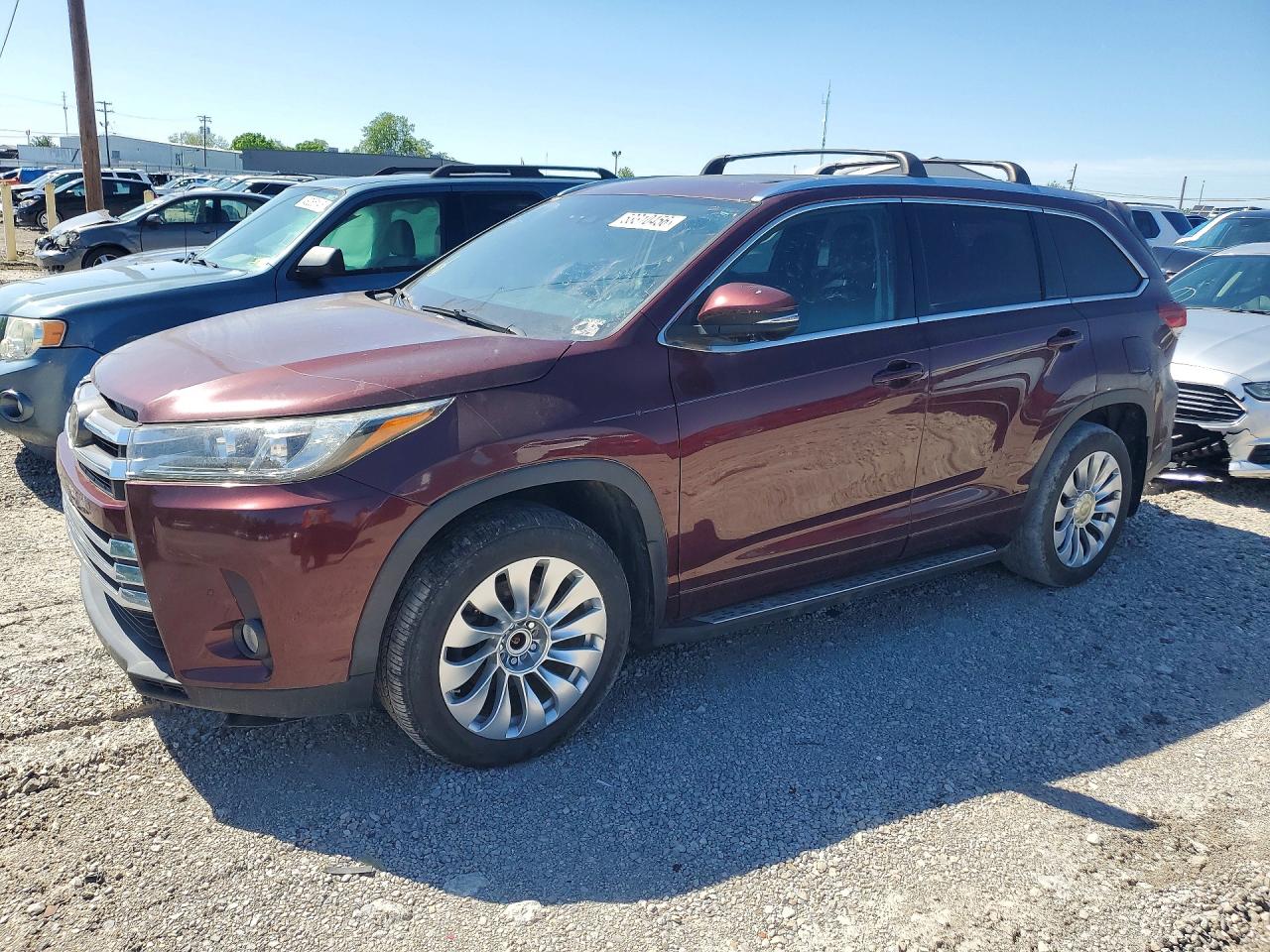 Salvage Toyota Highlander Image