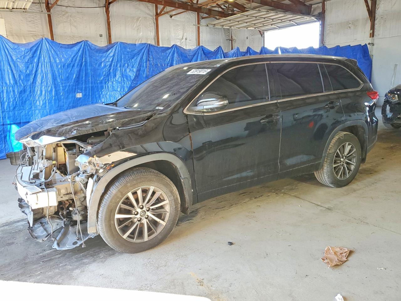 Salvage Toyota Highlander Image