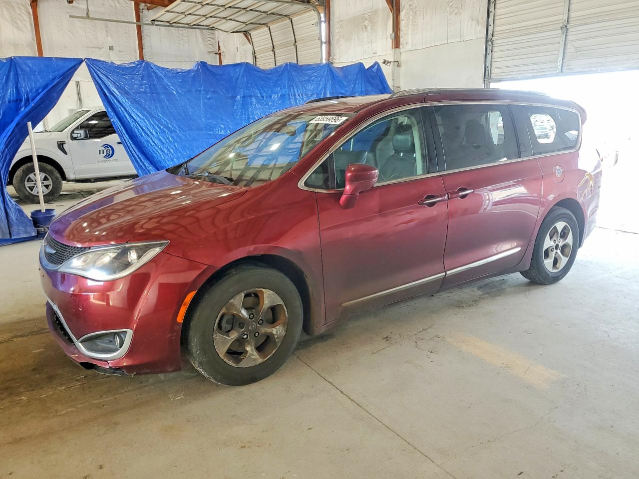 Salvage Chrysler Pacifica Image