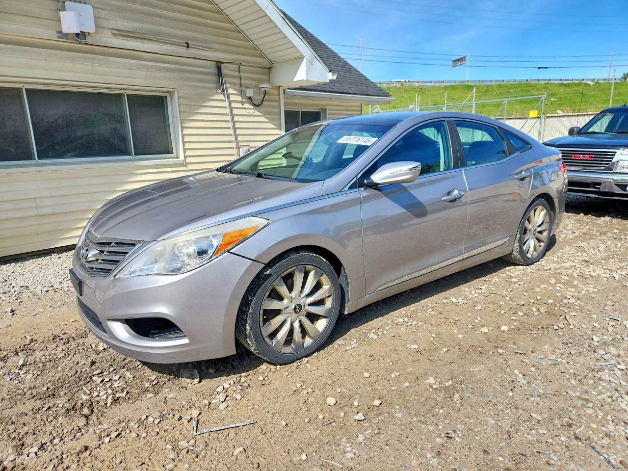 Salvage Hyundai Azera Image