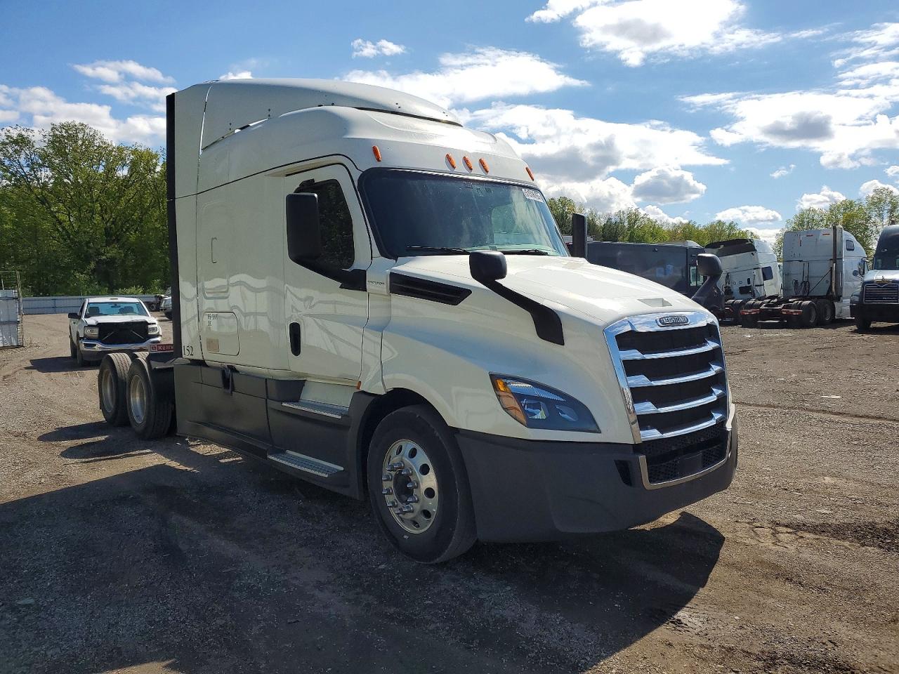 Salvage Freightliner Cascadia 126 Image
