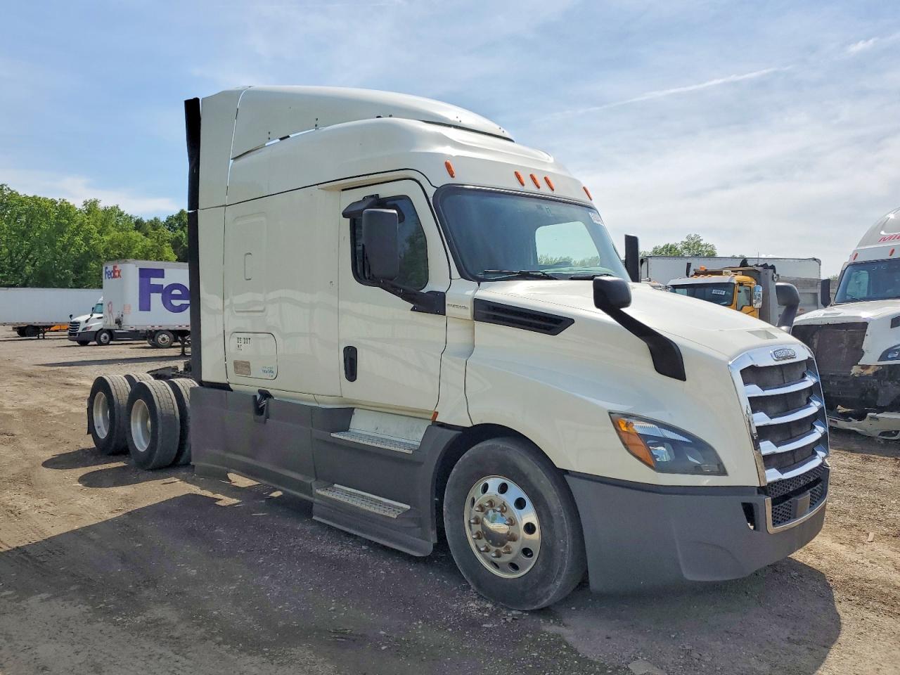 Salvage Freightliner Cascadia 126 Image