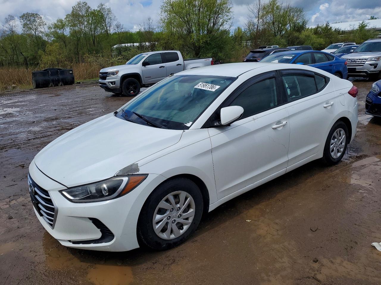 Salvage Hyundai ELANTRA Image