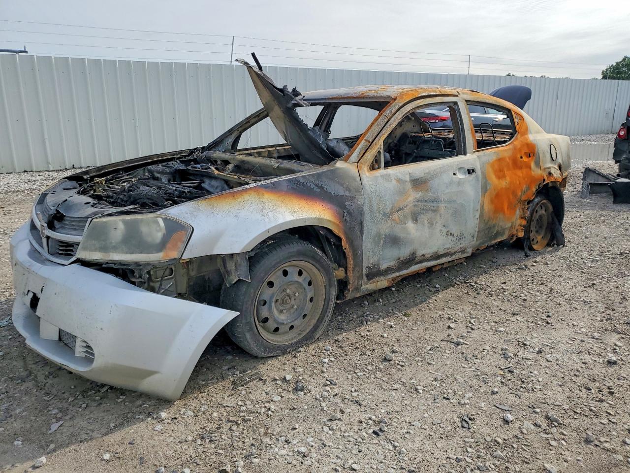 Salvage Dodge Avenger Image