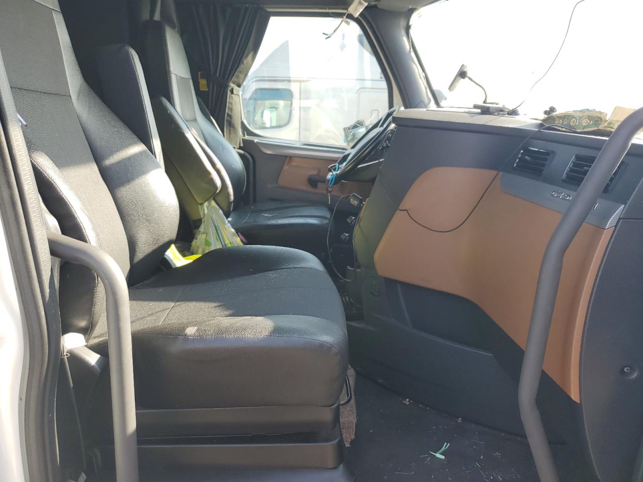 Freightliner Cascadia 126
