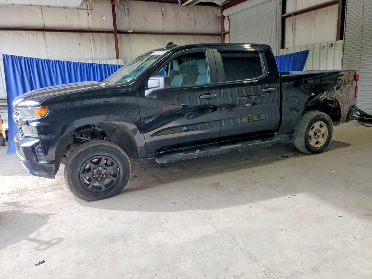 Salvage Chevrolet Silverado Image