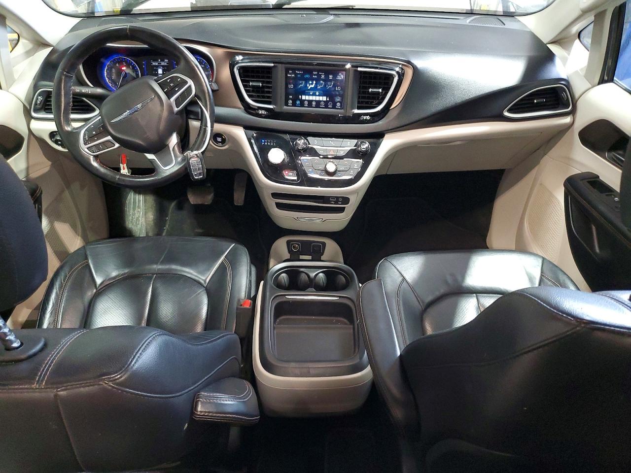 Chrysler Pacifica Touring L