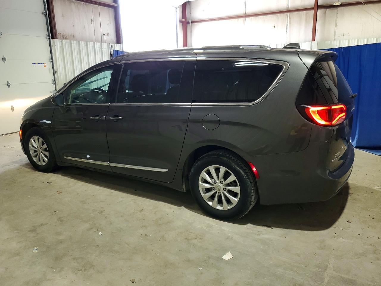 Chrysler Pacifica Touring L