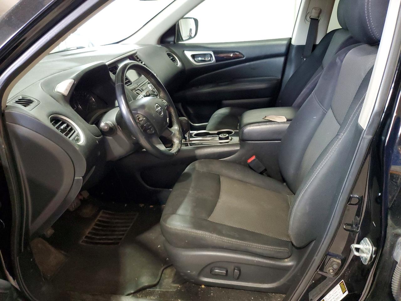 Nissan Pathfinder Sv