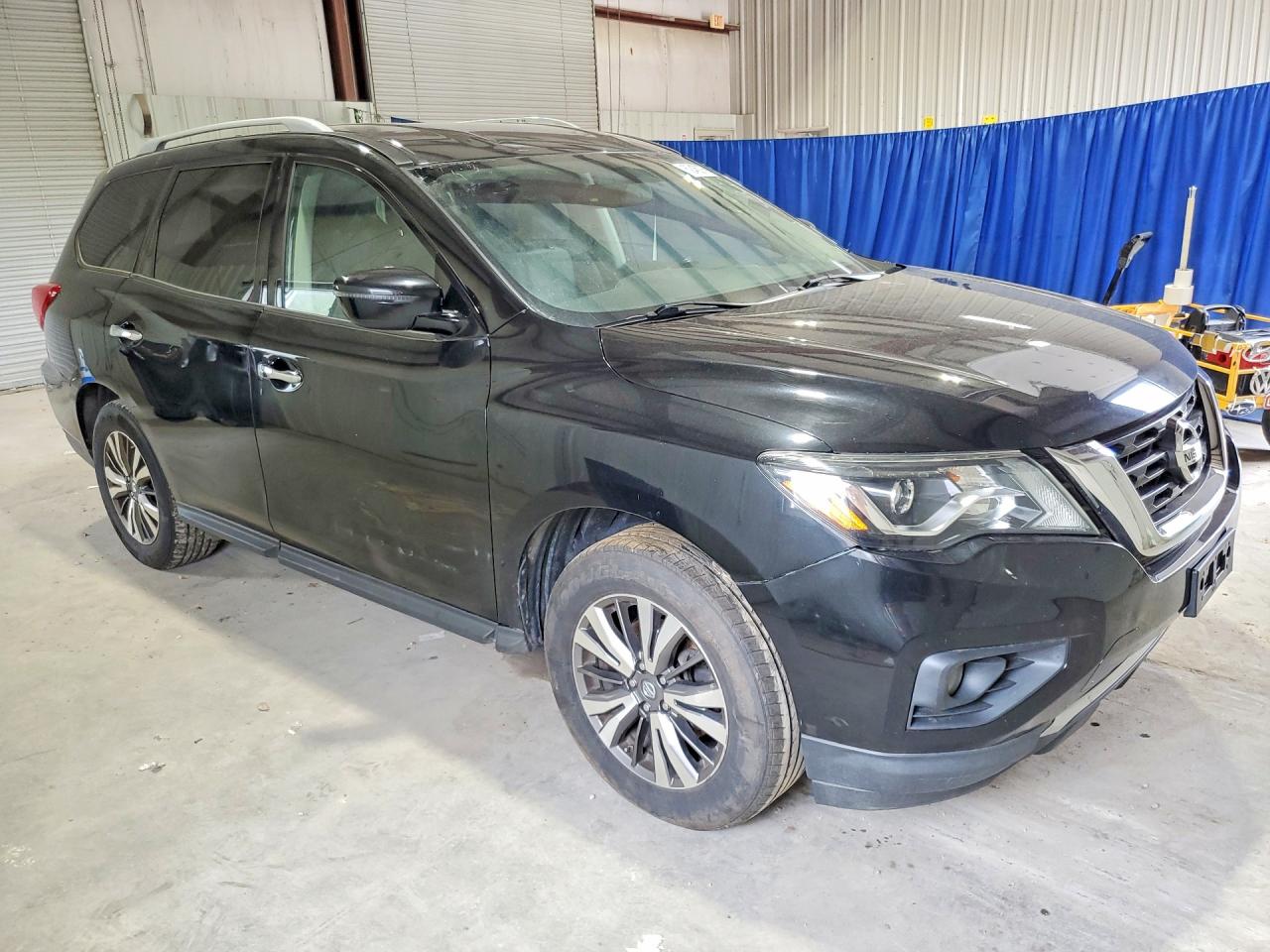 Nissan Pathfinder Sv