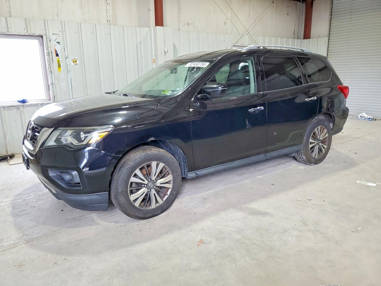 Salvage Nissan Pathfinder Image