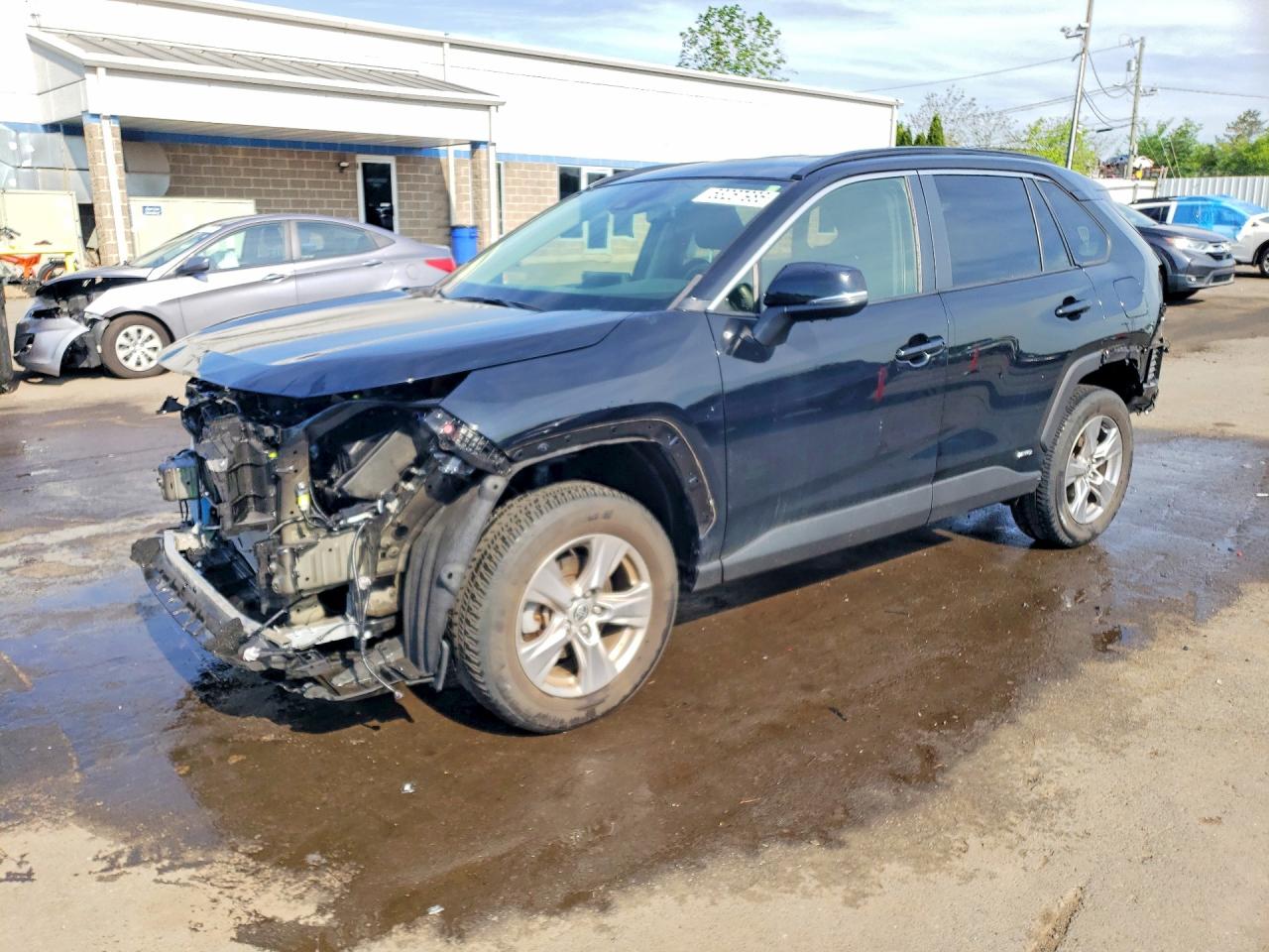 Salvage Toyota RAV4 Image