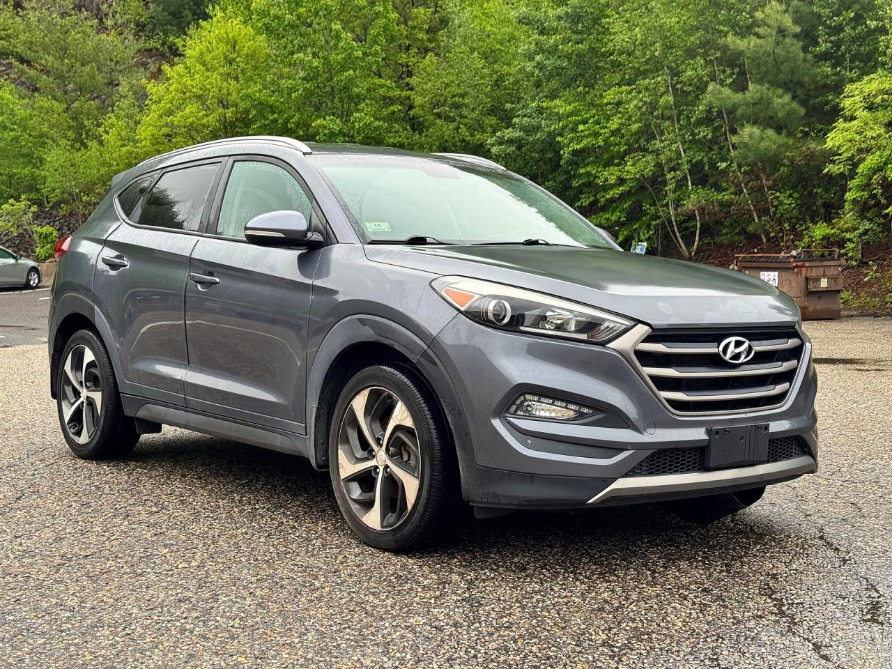 Salvage Hyundai TUCSON Image
